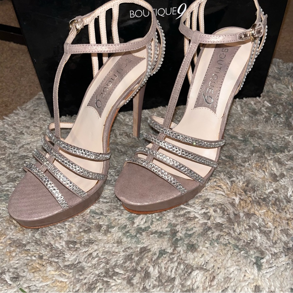 Boutique 9 size 7 women’s bedazzled platform heels - Picture 14 of 16